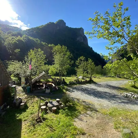 Kafe Pojana * Tropoje